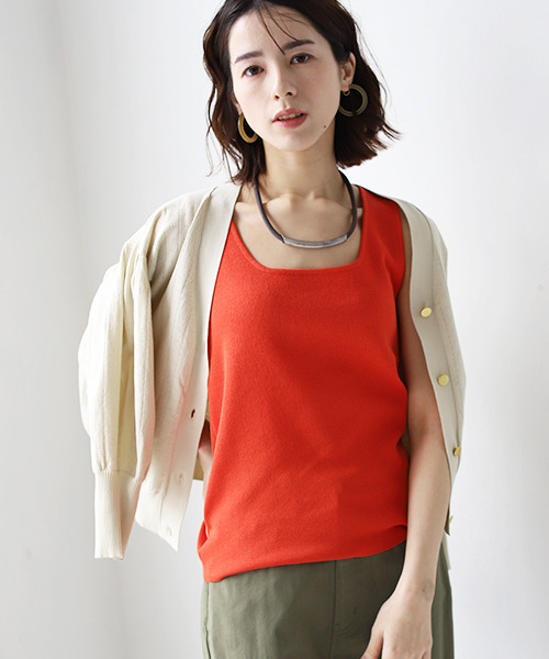 REAL CUBE（リアルキューブ）の「2wayソフトスクエアニットタンクトップ（タンクトップ・レディース・ブラック/オフホワイト/グレイッシュベージュ/オレンジ・FREE）」の4枚目の写真