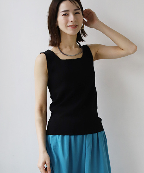 REAL CUBE（リアルキューブ）の「2wayソフトスクエアニットタンクトップ（タンクトップ・レディース・ブラック/オフホワイト/グレイッシュベージュ/オレンジ・FREE）」の3枚目の写真