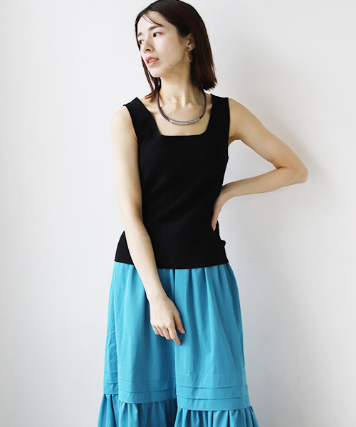 REAL CUBE（リアルキューブ）の「2wayソフトスクエアニットタンクトップ（タンクトップ・レディース・ブラック/オフホワイト/グレイッシュベージュ/オレンジ・FREE）」の6枚目の写真