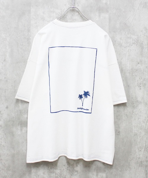 SHISKY(シスキー)の「BIGシルエット 半袖プリントT(Tシャツ/カットソー・メンズ・ラベンダー/チャコール/ダークグリーン/オフホワイト/グレー系その他/ベージュ/ブラック系その他/ベージュ系その他/ブラック/ネイビー系/杢グレー/グリーン系その他2/オレンジ/ホワイト系その他/ミント/モカ/ネイビー/グリーン系その他・L/XL/M)」の2枚目の写真