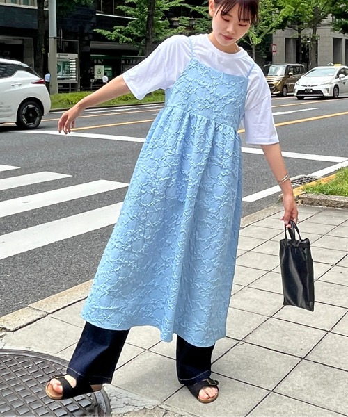 CPCM（シーピーシーエム）の「大柄エンボスギャザー切替キャミワンピース（ワンピース・レディース・オフホワイト/サックスブルー/ブラック・FREE）」の3枚目の写真