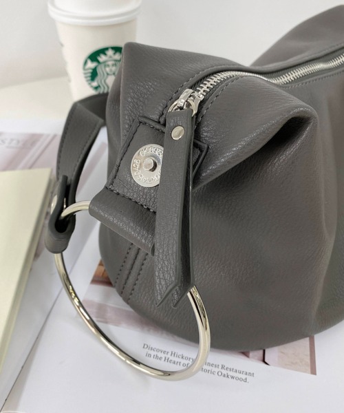 moment+（モーメントプラス）の「フェイクレザー 2WAYリングハンドルバッグ（ショルダーバッグ・レディース・チャコールグレー/ブラック/ベージュ/ブラウン/ピンクベージュ・FREE）」の18枚目の写真