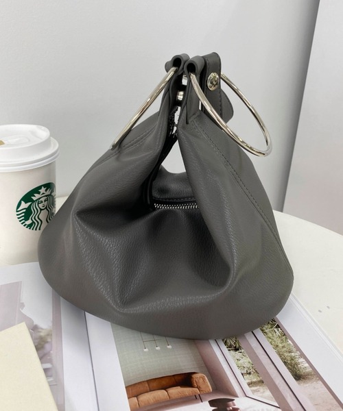 moment+（モーメントプラス）の「フェイクレザー 2WAYリングハンドルバッグ（ショルダーバッグ・レディース・チャコールグレー/ブラック/ベージュ/ブラウン/ピンクベージュ・FREE）」の20枚目の写真