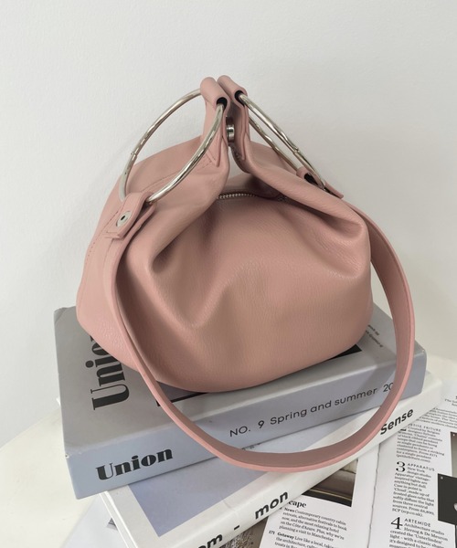 moment+（モーメントプラス）の「フェイクレザー 2WAYリングハンドルバッグ（ショルダーバッグ・レディース・チャコールグレー/ブラック/ベージュ/ブラウン/ピンクベージュ・FREE）」の17枚目の写真