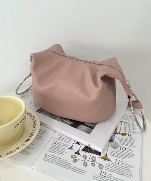 moment+（モーメントプラス）の「フェイクレザー 2WAYリングハンドルバッグ（ショルダーバッグ・レディース・チャコールグレー/ブラック/ベージュ/ブラウン/ピンクベージュ・FREE）」の15枚目の写真