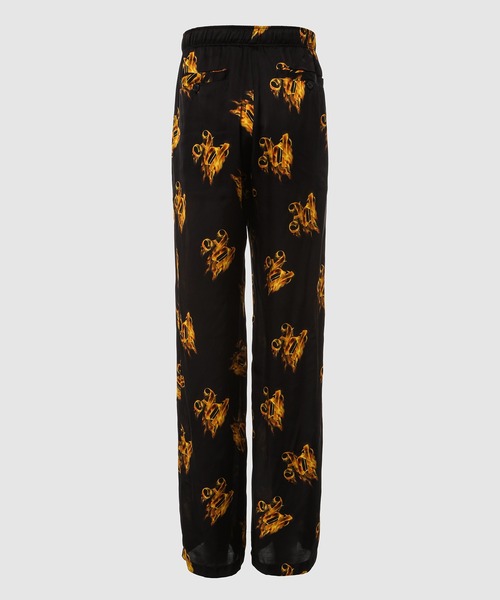 Palm Angels(パームエンジェルス)の「BURNING MONOGRAM LOOSE PANTS(その他パンツ・メンズ・ブラック×ゴールド・46)」の2枚目の写真