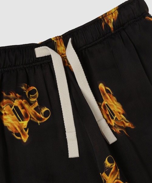 Palm Angels(パームエンジェルス)の「BURNING MONOGRAM LOOSE PANTS(その他パンツ・メンズ・ブラック×ゴールド・46)」の3枚目の写真