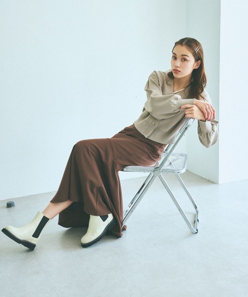 mysty woman（ミスティウーマン）の「トグルボタンVネックカーディガン　976658（カーディガン/ボレロ・レディース・オレンジ/グリーン/ブラック/グレイッシュベージュ・FREE）」の6枚目の写真