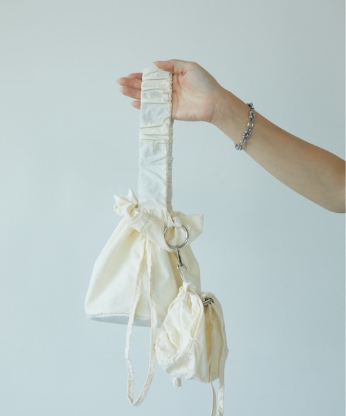 La win d（ラウィンダ）の「ダブル巾着ショルダーバッグ（ショルダーバッグ・レディース・ブラック/ホワイト/グリーン/ブルー・FREE）」の6枚目の写真