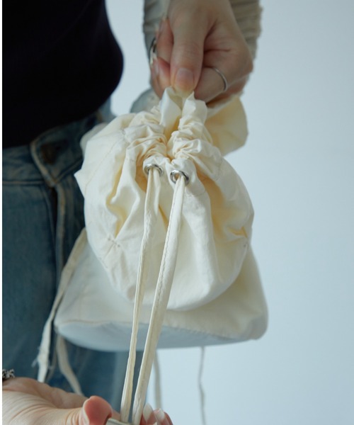 La win d（ラウィンダ）の「ダブル巾着ショルダーバッグ（ショルダーバッグ・レディース・ブラック/ホワイト/グリーン/ブルー・FREE）」の7枚目の写真