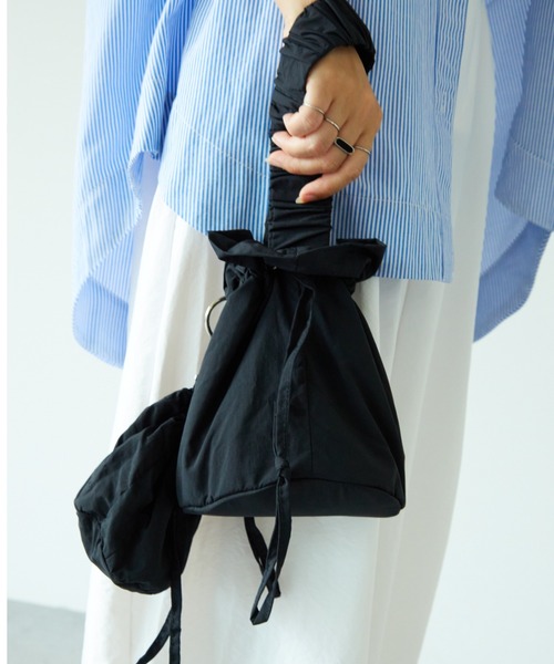 La win d（ラウィンダ）の「ダブル巾着ショルダーバッグ（ショルダーバッグ・レディース・ブラック/ホワイト/グリーン/ブルー・FREE）」の8枚目の写真