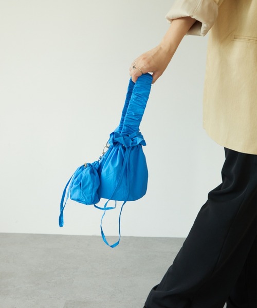 La win d（ラウィンダ）の「ダブル巾着ショルダーバッグ（ショルダーバッグ・レディース・ブラック/ホワイト/グリーン/ブルー・FREE）」の10枚目の写真