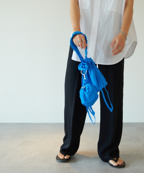 La win d（ラウィンダ）の「ダブル巾着ショルダーバッグ（ショルダーバッグ・レディース・ブラック/ホワイト/グリーン/ブルー・FREE）」の11枚目の写真