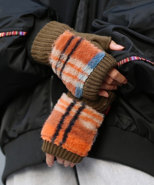 チチカカ（チチカカ）の「チェックボアハンドウォーマー（手袋・レディース・オリーブ/ブラック/グレー・FREE）」の3枚目の写真