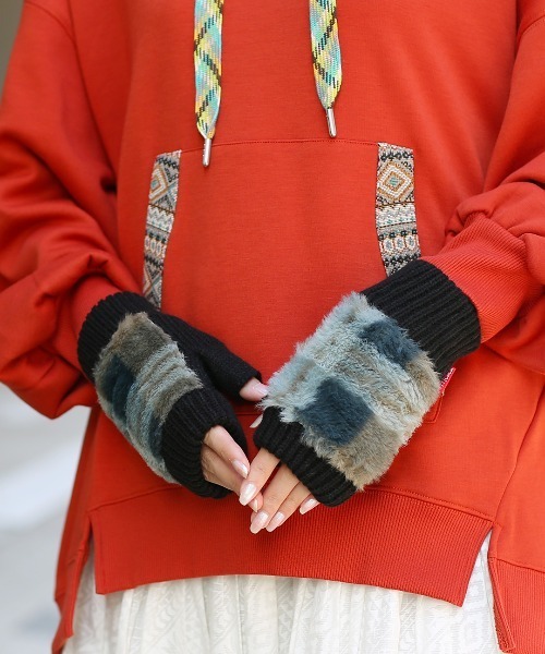 チチカカ（チチカカ）の「チェックボアハンドウォーマー（手袋・レディース・オリーブ/ブラック/グレー・FREE）」の4枚目の写真