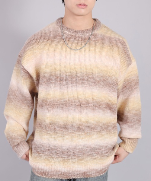SPINNS(スピンズ)の「ストリート&大人カジュアル/マルチボーダーグラデーションニット(ニット/セーター・メンズ・グレー/ワイン/ブラウン/ブルー/グリーン/レッド系その他/ブルー系その他/グリーン系その他/ブラウン系その他/グレー系その他・ONESIZE)」の1枚目の写真