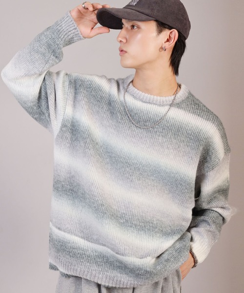 SPINNS(スピンズ)の「ストリート&大人カジュアル/マルチボーダーグラデーションニット(ニット/セーター・メンズ・グレー/ワイン/ブラウン/ブルー/グリーン/レッド系その他/ブルー系その他/グリーン系その他/ブラウン系その他/グレー系その他・ONESIZE)」の21枚目の写真