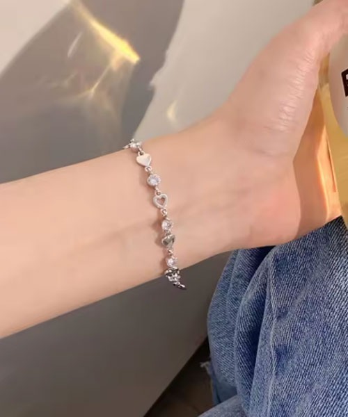VIBGYOR Women（ヴィブジョー　ウィメン）の「【float】ハートチェーン シルバーブレスレット（ブレスレット・レディース・シルバー/シルバー系/シルバー系1・FREE）」の3枚目の写真