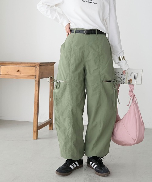 BONLECILL(ボンルシール)の「【セットアップ対応】2WAYサイドスリットリボンパラシュートパンツ(その他パンツ・レディース・チャコールグレー/カーキ/ブラック/アイボリー/ピンク・FREE)」の4枚目の写真