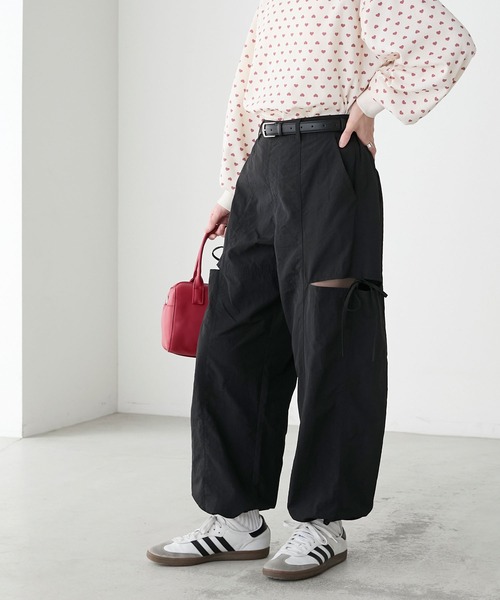 BONLECILL(ボンルシール)の「【セットアップ対応】2WAYサイドスリットリボンパラシュートパンツ(その他パンツ・レディース・チャコールグレー/カーキ/ブラック/アイボリー/ピンク・FREE)」の7枚目の写真