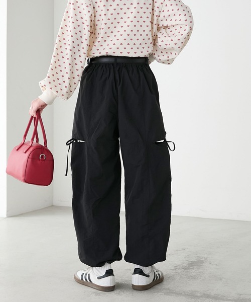 BONLECILL(ボンルシール)の「【セットアップ対応】2WAYサイドスリットリボンパラシュートパンツ(その他パンツ・レディース・チャコールグレー/カーキ/ブラック/アイボリー/ピンク・FREE)」の8枚目の写真
