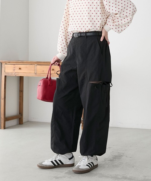 BONLECILL(ボンルシール)の「【セットアップ対応】2WAYサイドスリットリボンパラシュートパンツ(その他パンツ・レディース・チャコールグレー/カーキ/ブラック/アイボリー/ピンク・FREE)」の11枚目の写真