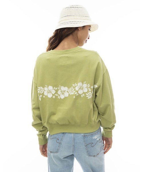 BILLABONG（ビラボン）の「BILLABONG レディース FORGET ME NOT SWEAT CREW トレーナー 【2024年春夏モデル】/ビラボンハイビスカスモチーフグラフィックプリントクロップドクルーネックスウェットトレーナー（スウェット・レディース・ネイビー/アイボリー/グリーン系その他/オレンジ系その他・MEDIUM/LARGE）」の14枚目の写真