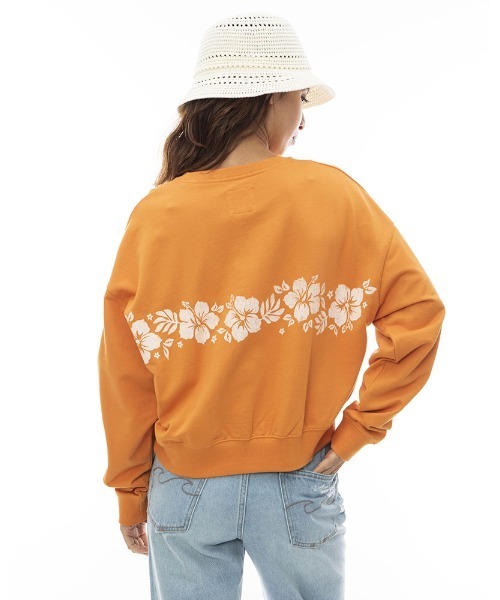 BILLABONG（ビラボン）の「BILLABONG レディース FORGET ME NOT SWEAT CREW トレーナー 【2024年春夏モデル】/ビラボンハイビスカスモチーフグラフィックプリントクロップドクルーネックスウェットトレーナー（スウェット・レディース・ネイビー/アイボリー/グリーン系その他/オレンジ系その他・MEDIUM/LARGE）」の18枚目の写真