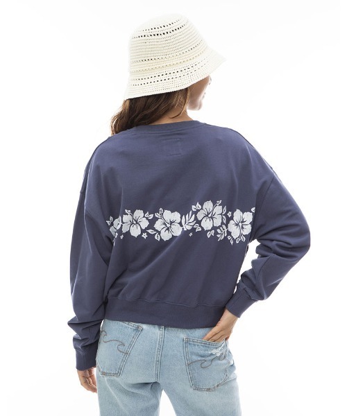 BILLABONG（ビラボン）の「BILLABONG レディース FORGET ME NOT SWEAT CREW トレーナー 【2024年春夏モデル】/ビラボンハイビスカスモチーフグラフィックプリントクロップドクルーネックスウェットトレーナー（スウェット・レディース・ネイビー/アイボリー/グリーン系その他/オレンジ系その他・MEDIUM/LARGE）」の16枚目の写真