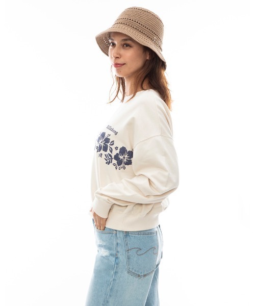 BILLABONG（ビラボン）の「BILLABONG レディース FORGET ME NOT SWEAT CREW トレーナー 【2024年春夏モデル】/ビラボンハイビスカスモチーフグラフィックプリントクロップドクルーネックスウェットトレーナー（スウェット・レディース・ネイビー/アイボリー/グリーン系その他/オレンジ系その他・MEDIUM/LARGE）」の8枚目の写真