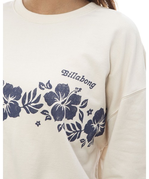 BILLABONG（ビラボン）の「BILLABONG レディース FORGET ME NOT SWEAT CREW トレーナー 【2024年春夏モデル】/ビラボンハイビスカスモチーフグラフィックプリントクロップドクルーネックスウェットトレーナー（スウェット・レディース・ネイビー/アイボリー/グリーン系その他/オレンジ系その他・MEDIUM/LARGE）」の10枚目の写真