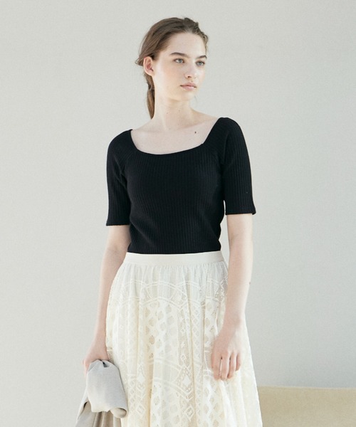 INED CLARO(イネドクラロ)の「ランダムテレコ カップ付きリブトップス(Tシャツ/カットソー・レディース・ブラック/オフホワイト/チャコールグレー・フリー)」の3枚目の写真