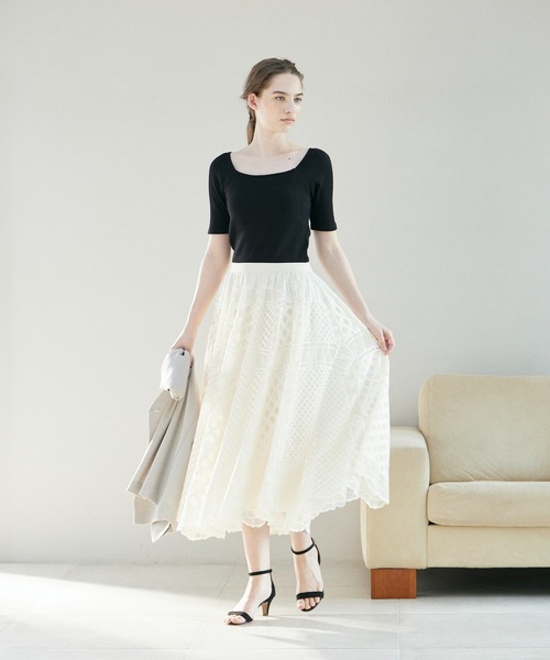 INED CLARO(イネドクラロ)の「ランダムテレコ カップ付きリブトップス(Tシャツ/カットソー・レディース・ブラック/オフホワイト/チャコールグレー・フリー)」の18枚目の写真