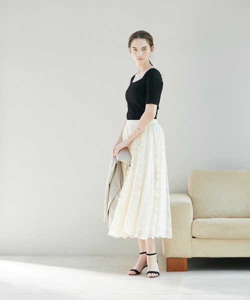 INED CLARO(イネドクラロ)の「ランダムテレコ カップ付きリブトップス(Tシャツ/カットソー・レディース・ブラック/オフホワイト/チャコールグレー・フリー)」の19枚目の写真