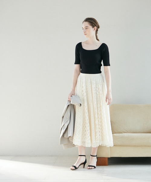 INED CLARO(イネドクラロ)の「ランダムテレコ カップ付きリブトップス(Tシャツ/カットソー・レディース・ブラック/オフホワイト/チャコールグレー・フリー)」の20枚目の写真