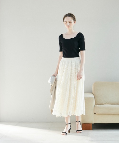 INED CLARO(イネドクラロ)の「ランダムテレコ カップ付きリブトップス(Tシャツ/カットソー・レディース・ブラック/オフホワイト/チャコールグレー・フリー)」の21枚目の写真