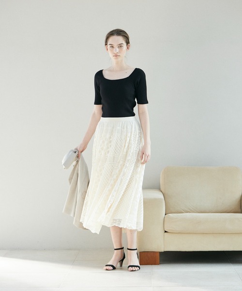 INED CLARO(イネドクラロ)の「ランダムテレコ カップ付きリブトップス(Tシャツ/カットソー・レディース・ブラック/オフホワイト/チャコールグレー・フリー)」の22枚目の写真