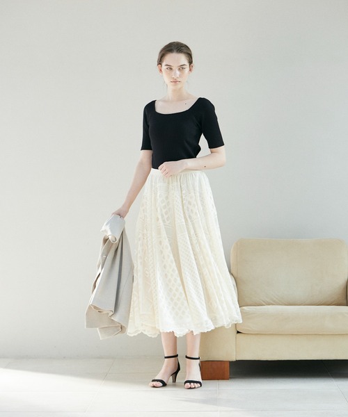 INED CLARO(イネドクラロ)の「ランダムテレコ カップ付きリブトップス(Tシャツ/カットソー・レディース・ブラック/オフホワイト/チャコールグレー・フリー)」の12枚目の写真