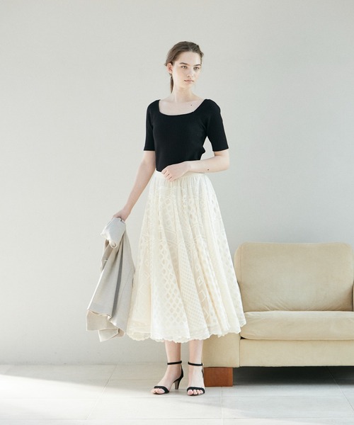 INED CLARO(イネドクラロ)の「ランダムテレコ カップ付きリブトップス(Tシャツ/カットソー・レディース・ブラック/オフホワイト/チャコールグレー・フリー)」の13枚目の写真