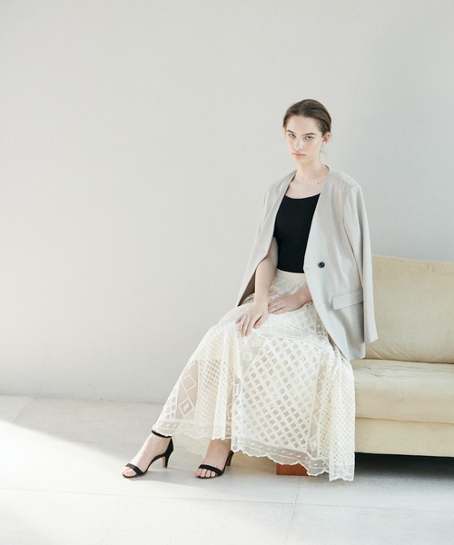 INED CLARO(イネドクラロ)の「ランダムテレコ カップ付きリブトップス(Tシャツ/カットソー・レディース・ブラック/オフホワイト/チャコールグレー・フリー)」の16枚目の写真