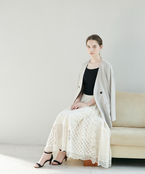 INED CLARO(イネドクラロ)の「ランダムテレコ カップ付きリブトップス(Tシャツ/カットソー・レディース・ブラック/オフホワイト/チャコールグレー・フリー)」の4枚目の写真