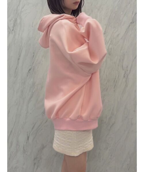 dazzlin(ダズリン)の「【原かれんコラボ】ユニセックスイニシャルロゴフーディ(パーカー・レディース・チャコールグレー/オフホワイト/ピンク/グレー・FREE)」の7枚目の写真