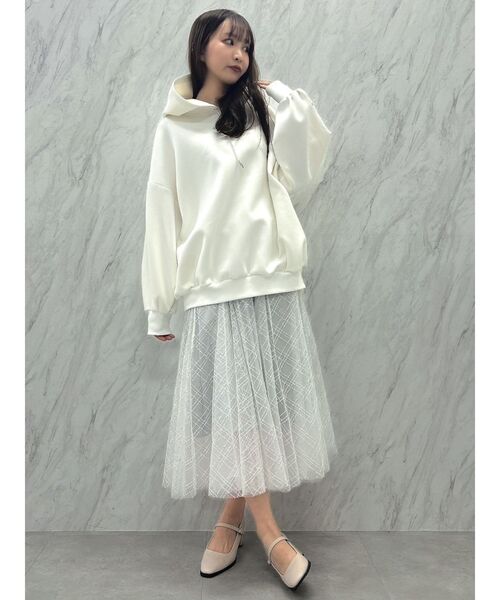 dazzlin(ダズリン)の「【原かれんコラボ】ユニセックスイニシャルロゴフーディ(パーカー・レディース・チャコールグレー/オフホワイト/ピンク/グレー・FREE)」の17枚目の写真