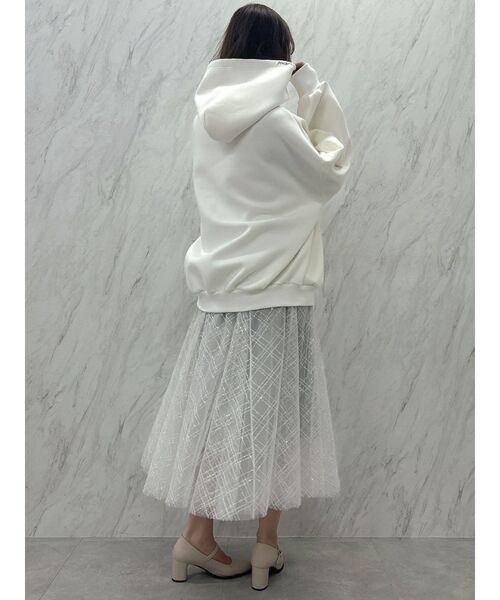 dazzlin(ダズリン)の「【原かれんコラボ】ユニセックスイニシャルロゴフーディ(パーカー・レディース・チャコールグレー/オフホワイト/ピンク/グレー・FREE)」の18枚目の写真