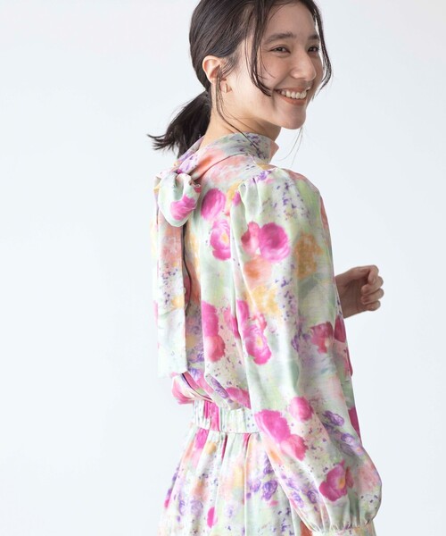 組曲（クミキョク）の「【前後着用可】ピオニーシフォンプリント ボウタイブラウス（シャツ/ブラウス・レディース・グリーン系5/ピンク系5・2/3）」の6枚目の写真