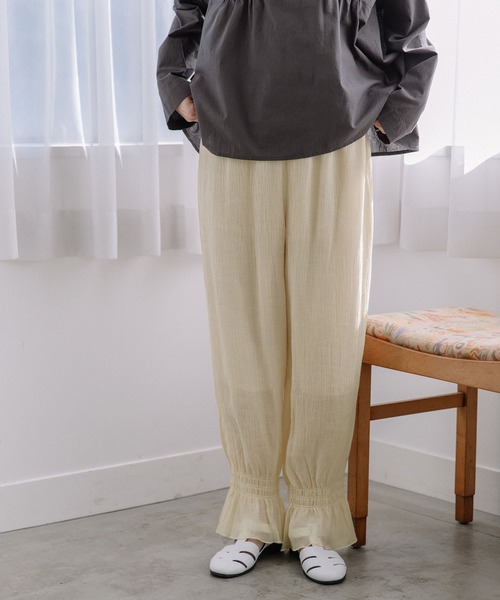 POU DOU DOU(プードゥドゥ)の「裾シャーリングフリルパンツ(その他パンツ・レディース・ブラック/ベージュ/ミント・3)」の4枚目の写真