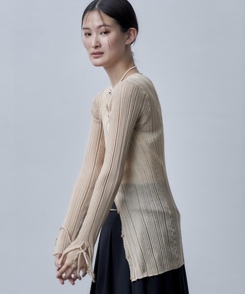 Firsthand(ファーストハンド)の「Firsthand/ファーストハンド シアーアシメスリットニット / シアーニット(ニット/セーター・レディース・ベージュ/ホワイト/ブラック・FREE)」の18枚目の写真