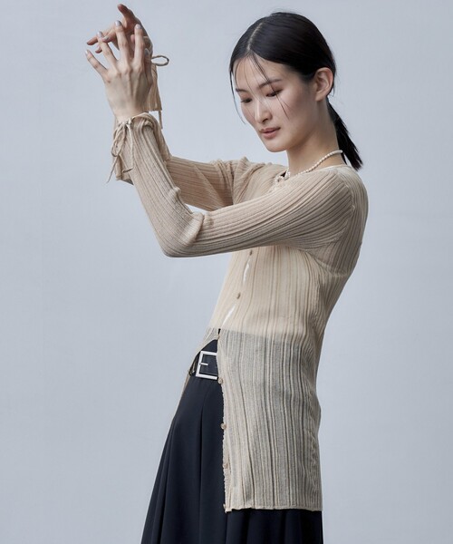 Firsthand(ファーストハンド)の「Firsthand/ファーストハンド シアーアシメスリットニット / シアーニット(ニット/セーター・レディース・ベージュ/ホワイト/ブラック・FREE)」の8枚目の写真