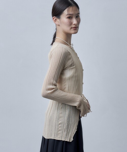 Firsthand(ファーストハンド)の「Firsthand/ファーストハンド シアーアシメスリットニット / シアーニット(ニット/セーター・レディース・ベージュ/ホワイト/ブラック・FREE)」の6枚目の写真