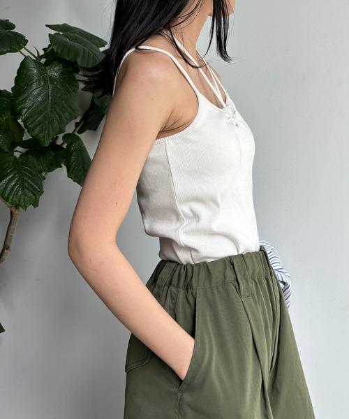 CPCM（シーピーシーエム）の「カップ付きクロスデザインキャミインナー（キャミソール・レディース・マスタード/キナリ/ブラック/ブルー・FREE）」の14枚目の写真